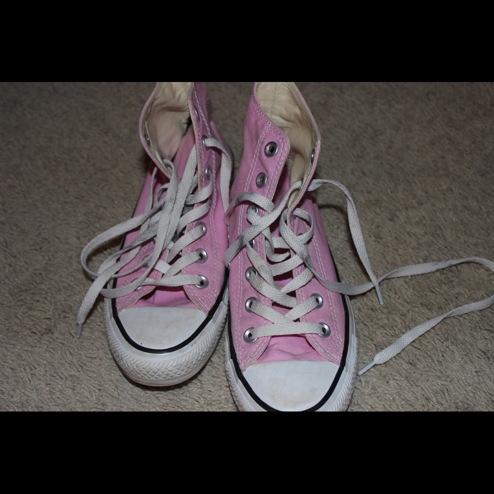 Women’s Converse. Size 7